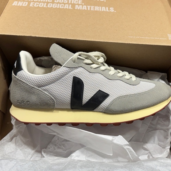 Veja Rio Branco Alveomesh - Light Grey and Black Athletic Shoes - New in Box - Picture 4 of 5
